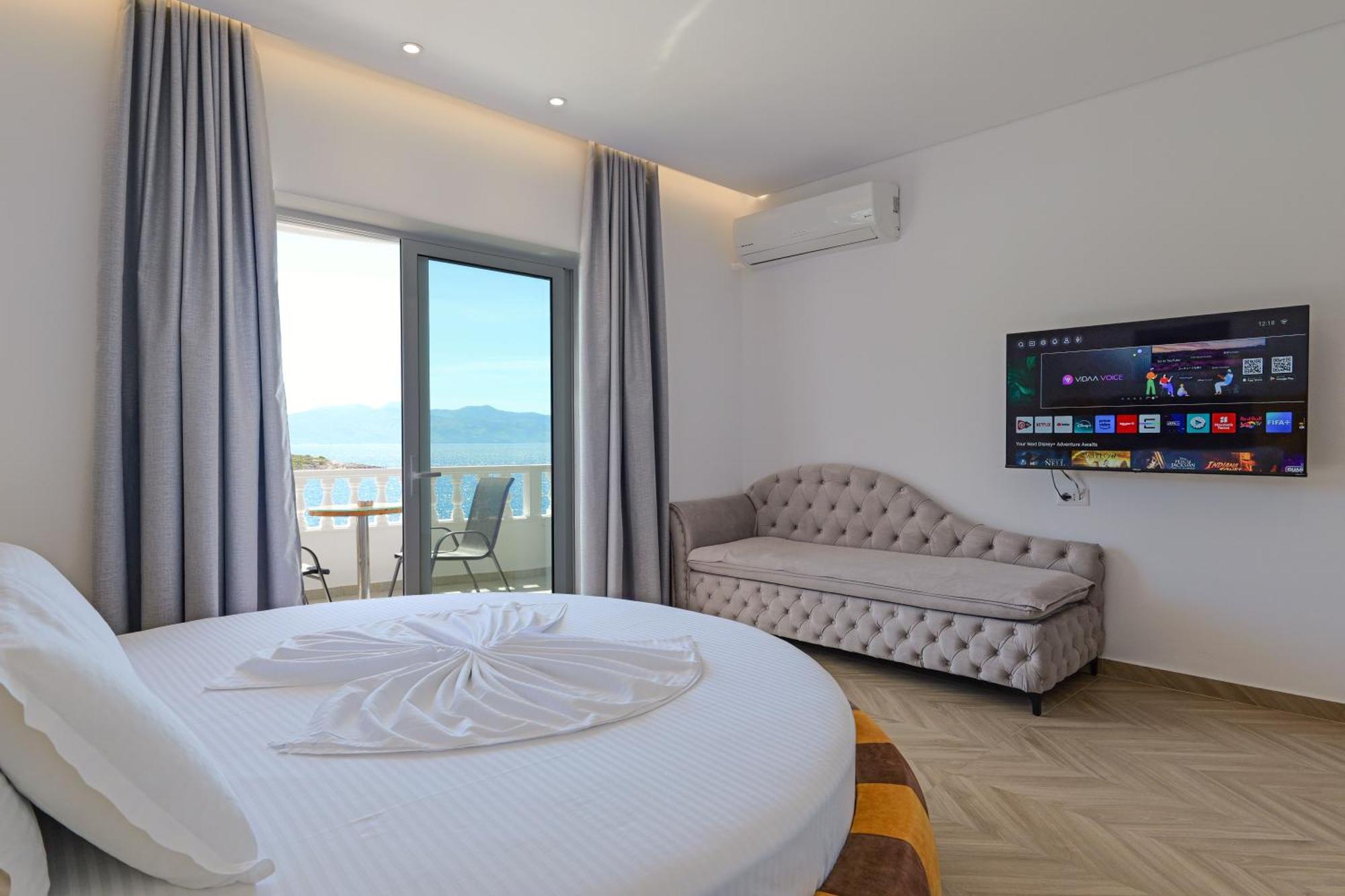 Juna Hotel 4*