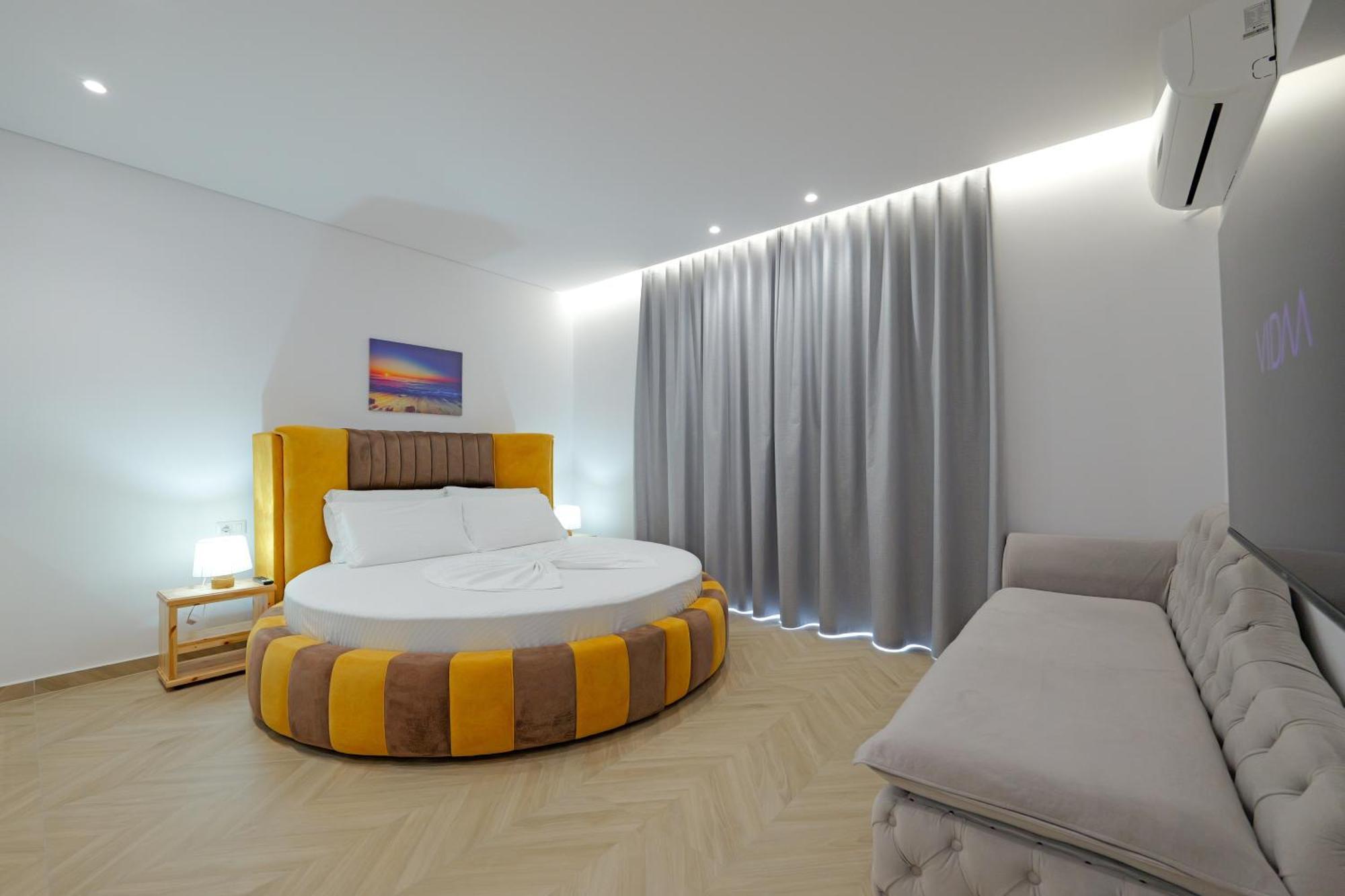 Juna Hotel