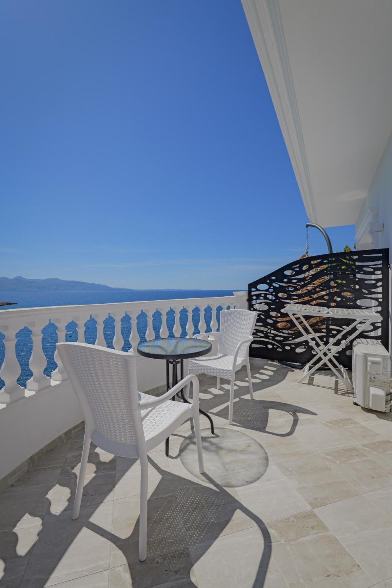Juna Hotel 4*